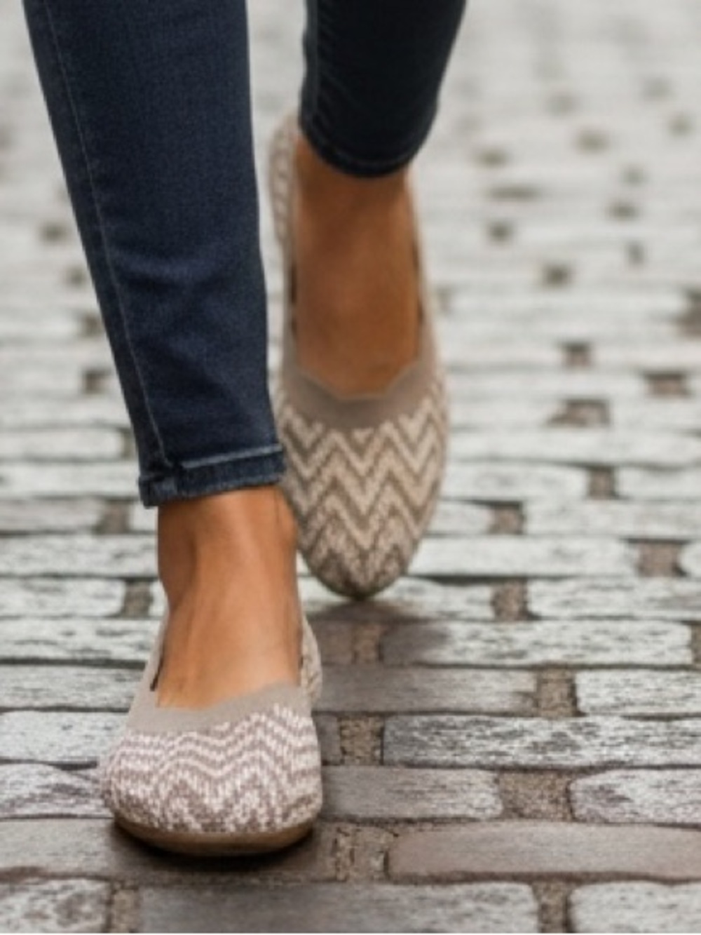 Skechers Cleo Flats Size 7.5 Neutral Taupe Chevron Stretch Fit Memory Foam